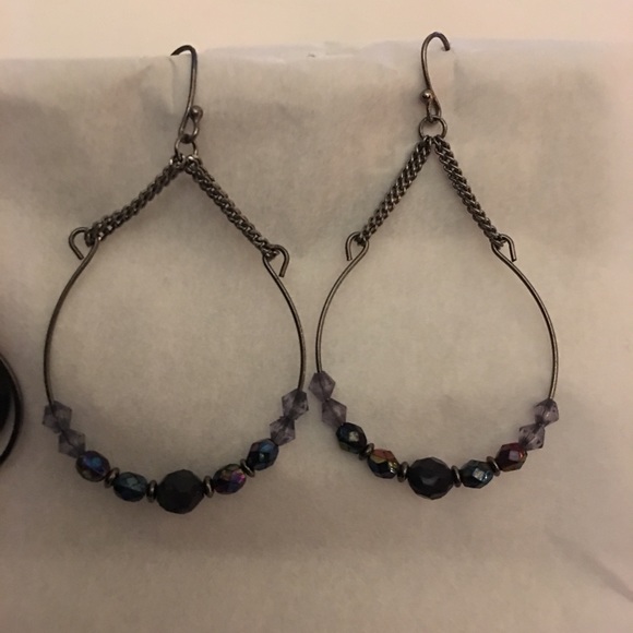 5 Beautiful pairs of dangle earrings. - Picture 5 of 6